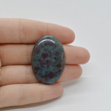 Cabochon rubin in kianit 37x26x6mm c1