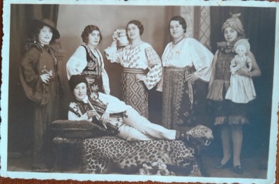 Fotografie tip carte postala, colege din Cartea Romaneasca, 1936 foto