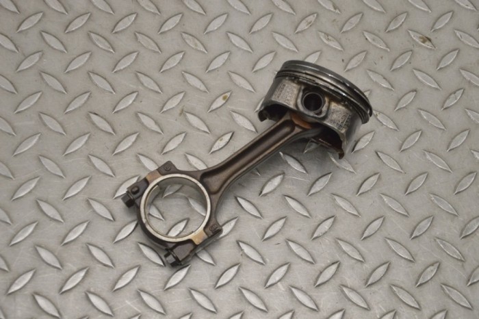 Piston OPEL VECTRA C 2002 OEM: 674 20510298