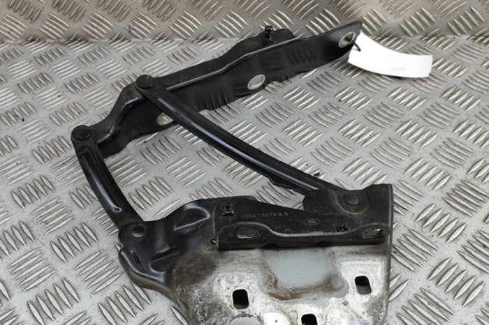 Balama capota st&acirc;nga față LAND ROVER RANGE ROVER VELAR L560 2018 OEM: J8A2-16679-AA,J8A2-16801-AF | 32189132