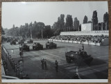 Tancuri la defilarea din 23 august 1984// fotografie