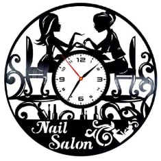 Ceas de Perete Decorativ &ldquo;Nails Studio &ndash; Beauty Experience&rdquo;, din Disc Vinil Reciclat, Design Manichiură, Negru, Mecanism Silențios (Sweep), 30 cm(pers