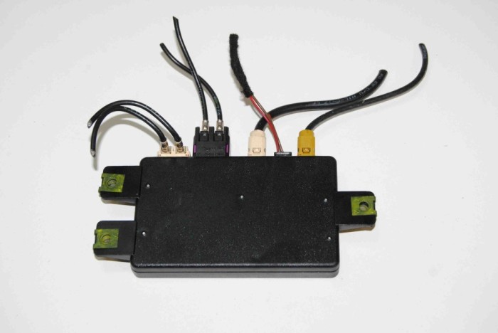 Amplificator de antena VW TOUAREG 7LA, 7L6, 7L7 2005 OEM: 7L6035530B