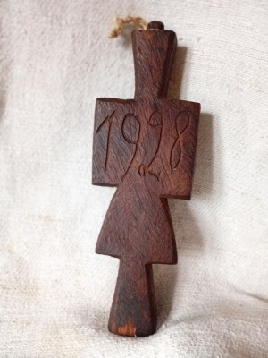 Pristolnic pecetar vechi din anul 1928 lemn sculptat foto