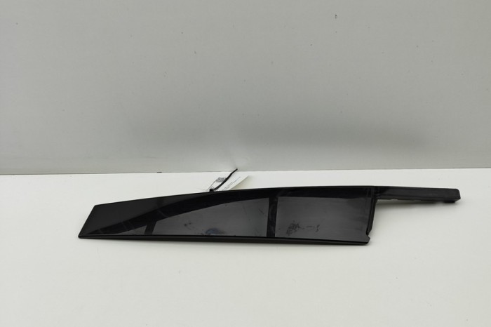 Ornament vertical ușă dreapta față BMW 3 G20, G28 2024 OEM: 7465138 30740105