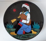 Farfurie ceramica H. Arfaoui A.C. Tunisia, decorativa, cantaret, muzician traditional instrument de suflat, 32cm diametru, Africa, Folk Art