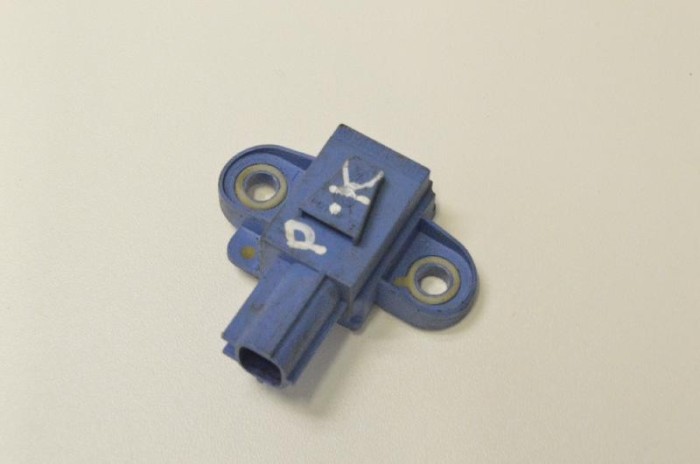 Senzor de impact st&acirc;nga față VW JETTA III 1K2 2006 OEM: 1K0955557A 2121758