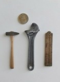 Trei unelte miniaturale mai vechi