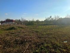 Teren de vanzare 1000 m patra?i cu apa trasa 11 euro metrul patrat foto