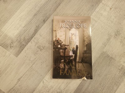 O alta familie de Joanna Trollope foto