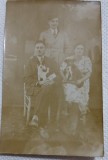 Fotografie tip Carte postala, Femeie si barbat cu catei in brate, 1933