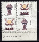 Cumpara ieftin ✅RO 2004 LP 1658 &quot;Obiecte ceramica - Em . Comuna RO-CN&quot;, bloc 4 / 2 serii ( diferite diagonale ! ) , MNH, Nestampilat