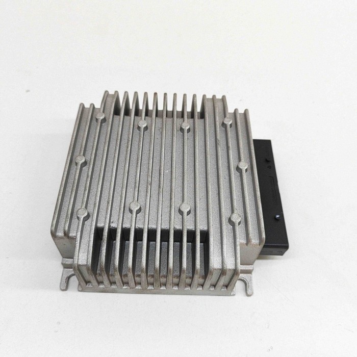 Amplificator de sunet TESLA MODEL X 2016 OEM: 1004833-10-A