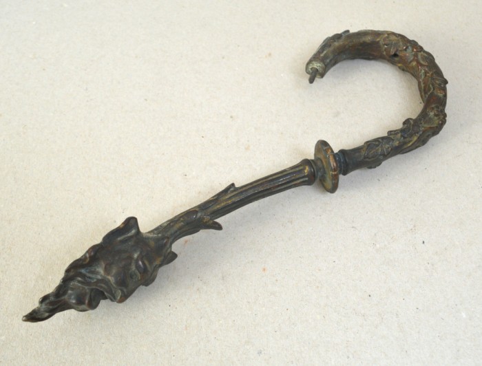 Maner bogat ornamentat din bronz sec 18-19