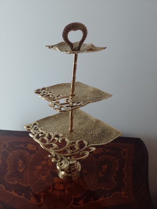 Superb centru de masa din bronz