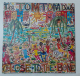 The Tom Tom Club - Close To The Bone - Disc vinil LP (VEZI DESCRIEREA) Impecabil, Rock