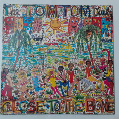 The Tom Tom Club - Close To The Bone - Disc vinil LP (VEZI DESCRIEREA) Impecabil
