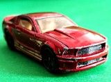 Ford Mustang, Mattel HW City 2007, robustă, rezistentă. Made in Malaezia. Diecast, carcasă metalică, ventral placă plastic, vopsea sidefată sărită. W