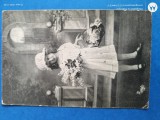 Carte postala deosebita , interesanta ,tanara in costum cu boneta . Pe verso ,inscrisuri, Circulata, Printata