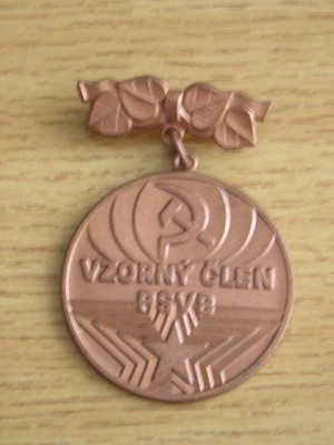 QW9 K 9 - Insigna - tematica comunism - fosta Cehoslovacia foto