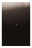 Tablou Canvas, "Luna singuratică &icirc;n &icirc;ntuneric infinit", Lună, &Icirc;ntuneric, Ceață, Lumină, Mister, Contrast, Seninătate, 26 x 39 cm, CMCLASS