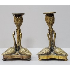 Pereche de sfesnice din bronz aurit, decorate cu lebede, Franta, cca. 1900
