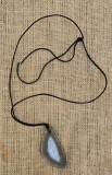 PANDANTIV VINTAGE MINIMALIST CU FELIE DE AGATA PE SNUR CERAT