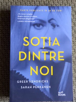 SOTIA DINTRE NOI Greer Hendricks, Sarah Pekkanen foto