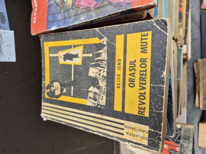 Orașul revolverelor mute vintage