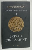 SERIA ' PERCY JACKSON SI OLIMPIENII ' , VOLUMUL 4 : BATALIA DIN LABIRINT de RICK RIORDAN , 2021