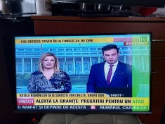 Televizor Samsung UE32J5100AW , cu o usoara dunga verde pe Display Diagonala 81