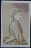 Fotografie tip CDV, femeie cu parul strans si coronita, inceput de secol XX