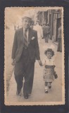 Foto tip Carte Postala Romania - La plimbare - reclame strada - posibil Bucuresti, Circulata, Fotografie