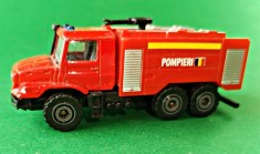 Utilitară Pompieri Rom&acirc;nia Mercedes Benz Zetros Majorette Diecast scara 1:64 carcasa metalica benă plastic cu tricolor, trei osii 8.2/3/3 cm RR