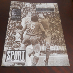 Revista Sport nr. 7/04.1973- echipa fotbal Univ. Craiova 1973