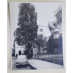 STRADA FRANCEZA , SPRE INTRAREA BISERICII &#039;&#039; SF. ANTONIE - CURTEA VECHE &#039;&#039; , BUCURESTI , FOTOGRAFIE , ANII &#039; 60 - &#039; 70