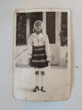 Fotografie veche anii 80 fetita in costum popular din Maramures, 9x14cm, alb-negru