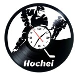 Ceas de Perete Decorativ &ldquo;Ice Hockey Action&rdquo;, din Disc Vinil Reciclat, Design Hochei pe Gheață, Negru, Mecanism Silențios (Sweep), 30 cm