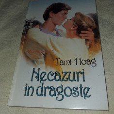 TAMI HOAG: NECAZURI IN DRAGOSTE