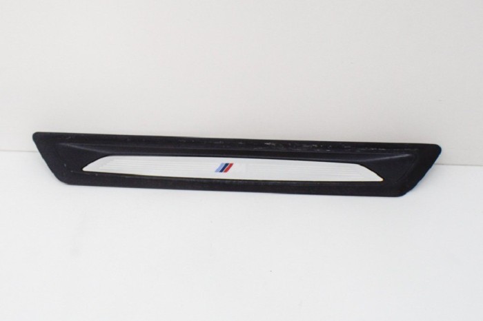 Ornament prag st&acirc;nga față BMW 3 F30, F80 2014 OEM: 7289218,8051037 11467870