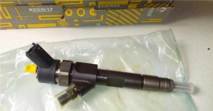 Injectoare noi , pentru Renault 1,9 DCI , 74KW / 100 CP , seria 8200238528 .