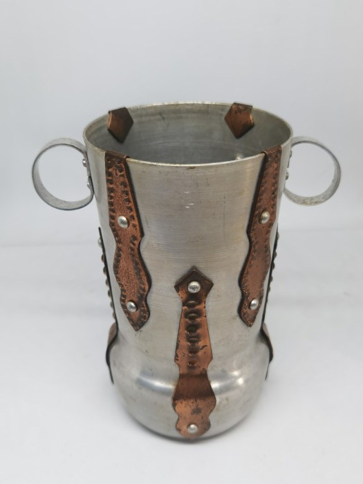 Pahar vechi din aluminiu.