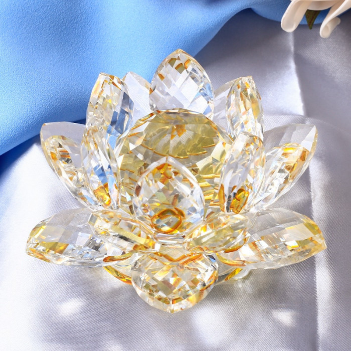 Floare de lotus galbena din cristal