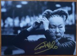 Autograf al cantaretei de jazz si nu numai, Sainkho Namtchylak, pe fotografie mare