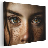Tablou canvas portret fetita cu pistrui, detaliu ochi, maro, gri 1238 Tablou canvas pe panza CU RAMA 50x70 cm