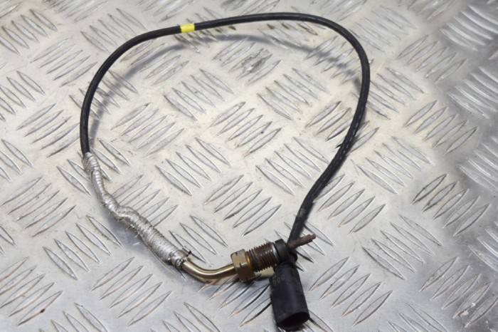 Senzor de temperatură AUDI Q3 8U 2016 OEM: 04L906088AR 11499158