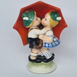 Indragostiti cu umbrela bibelou portelan german vechi, vintage