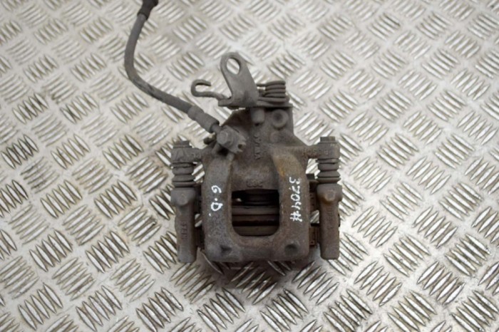 Etrier de fr&acirc;nă dreapta spate VW TOURAN 1T3 2011 15265571