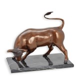 Taur-statueta din bronz cu un soclu din marmura TBA-163