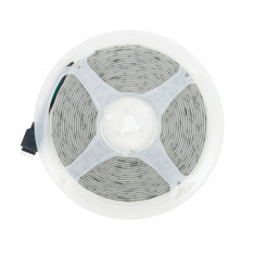 Banda LED PNI 2835RGB, RGB, IP65, silicon, lungime 5 metri, cu telecomanda, alimentator 230 V, dimabil, jocuri de lumini, 270 LED-uri tip 2835, 12W